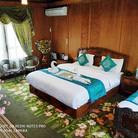 Hotel The Mughal Sheraton Houseboat Durgjan Exteriér fotografie