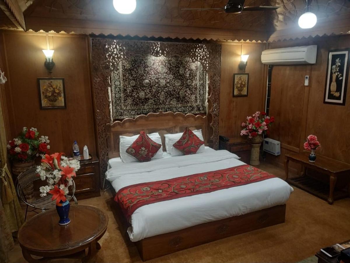 Hotel The Mughal Sheraton Houseboat Durgjan Exteriér fotografie