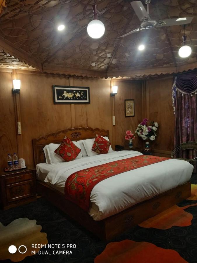 Hotel The Mughal Sheraton Houseboat Durgjan Exteriér fotografie